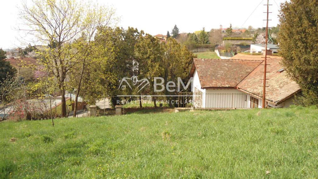 NR - RD  Zobor, dobrá lokalita, starší rodinný dom, 13árov,