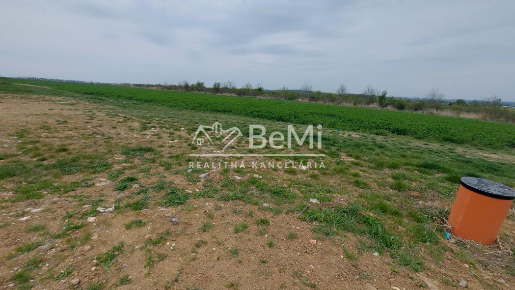 Predaj stavebný pozemok Nitrianske Hrnčiarovce (211-14-JUF)