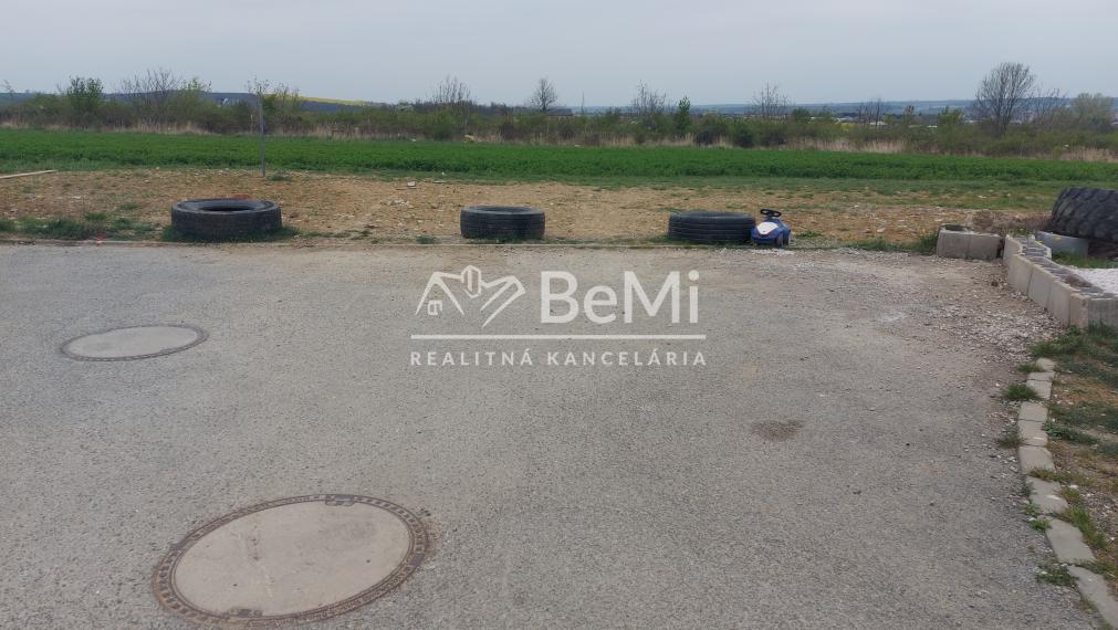 Predaj stavebný pozemok Nitrianske Hrnčiarovce (211-14-JUF)