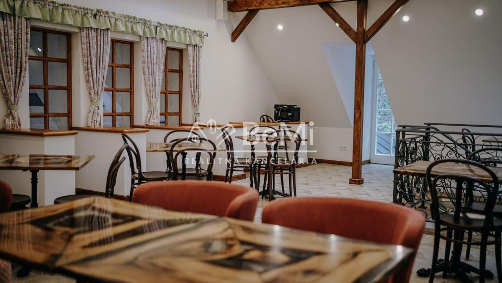 Predaj historickej budovy Námestie sv. Trojice Banská Štiavnica
