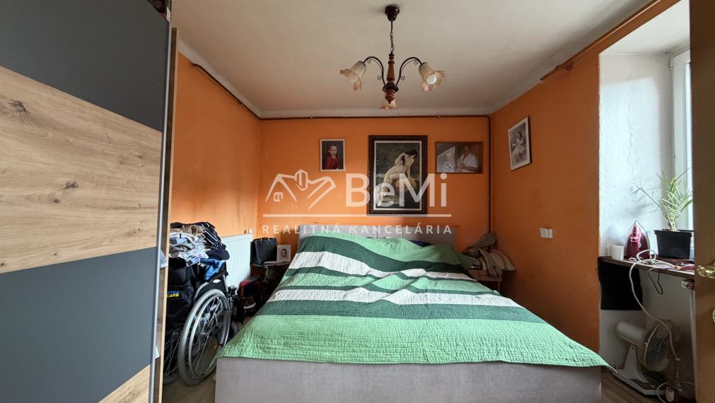 Rodinný dom s 1112 m2 záhradou aj chatou v obci Jelšava-PREDAJ