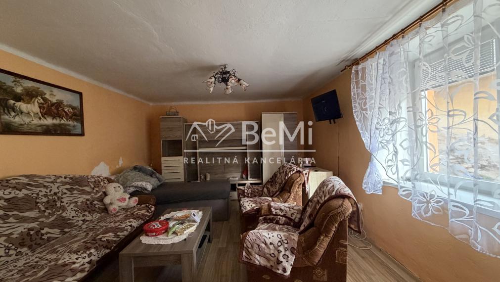 Rodinný dom s 1112 m2 záhradou aj chatou v obci Jelšava-PREDAJ