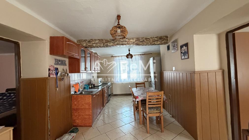 Rodinný dom s 1112 m2 záhradou aj chatou v obci Jelšava-PREDAJ