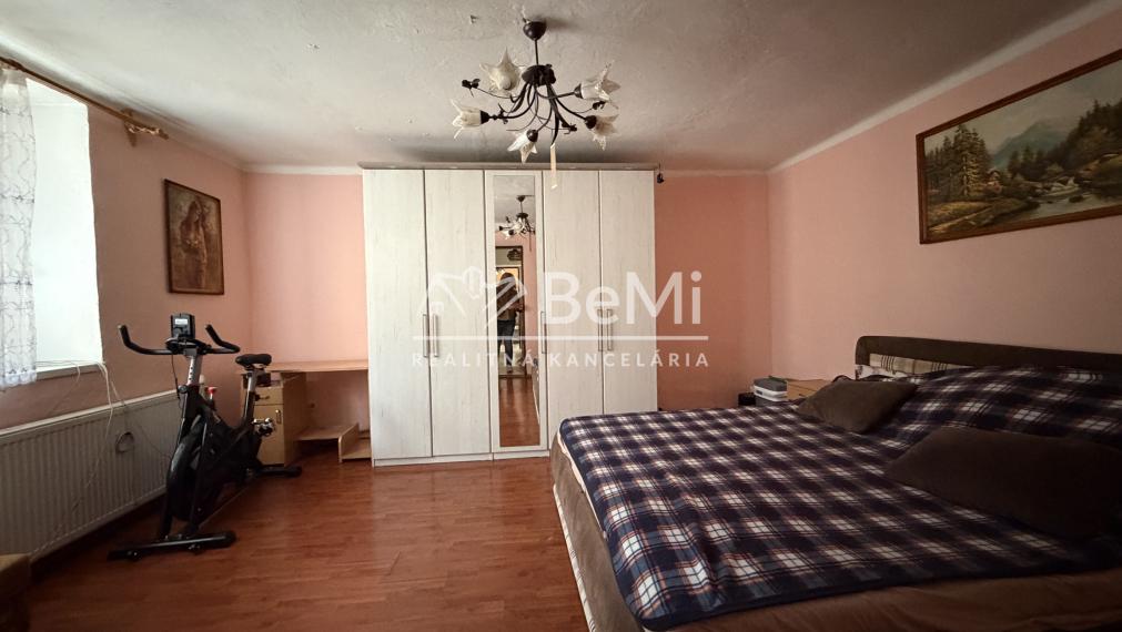 Rodinný dom s 1112 m2 záhradou aj chatou v obci Jelšava-PREDAJ