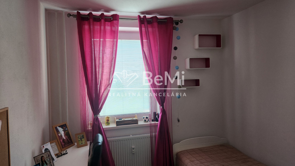 Predaj, veľký 4 izbový byt - Levice (013-114-MIMI)