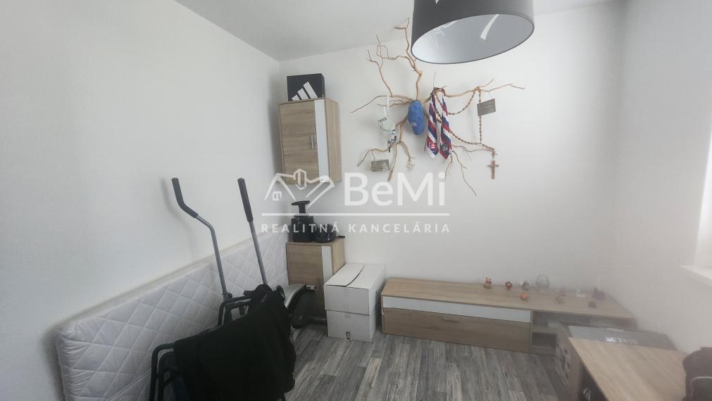 Predaj, veľký 4 izbový byt - Levice (013-114-MIMI)