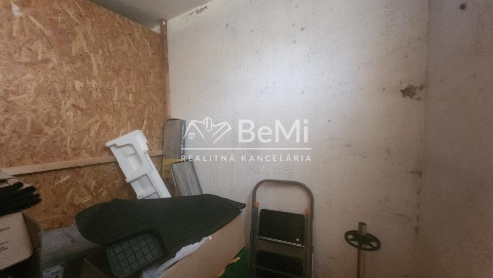 Predaj, veľký 4 izbový byt - Levice (013-114-MIMI)