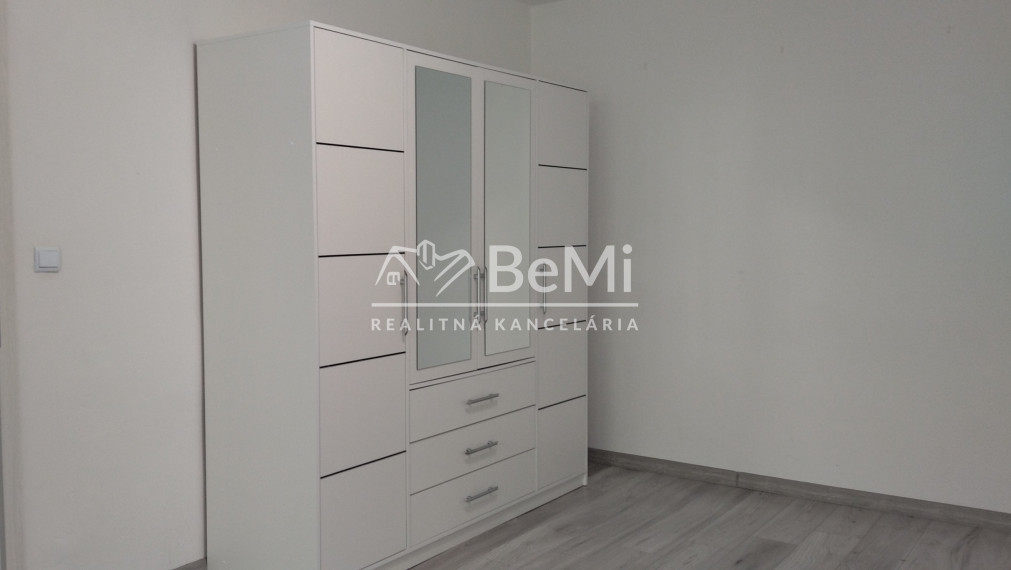 Prenájom, 1 izbový byt - Banská Štiavnica (017-211-ZOLAa)