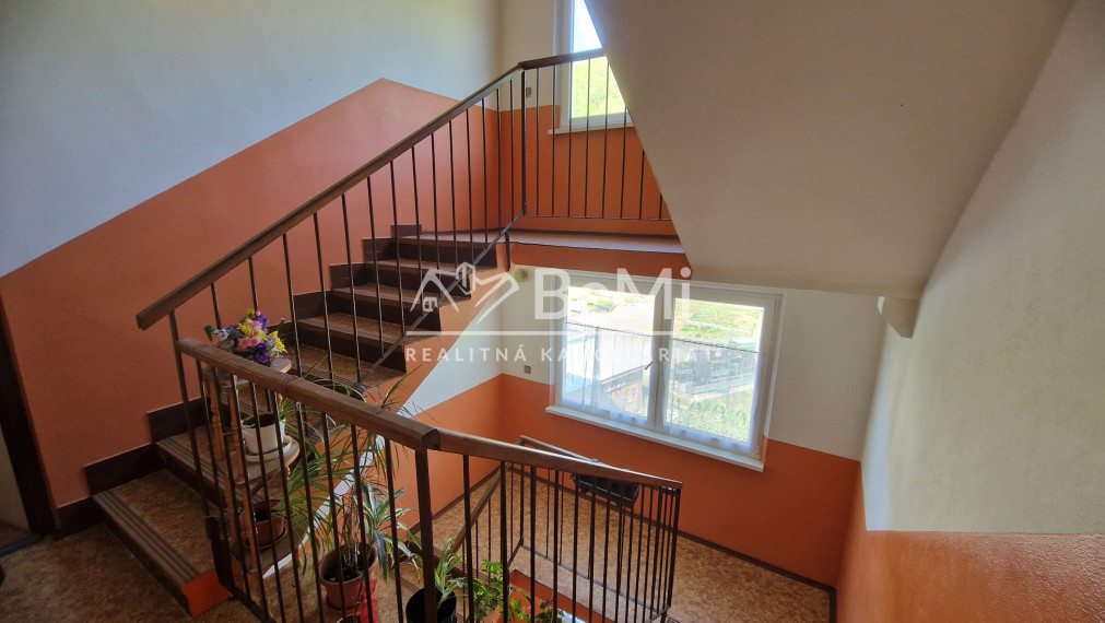 Slnečný 3-izbový byt s balkónom v Gemerskej Hôrke -NA PREDAJ