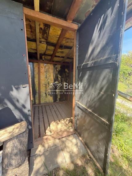 Záhrada s chatkou 460 m² – pokoj a záhradkárčenie