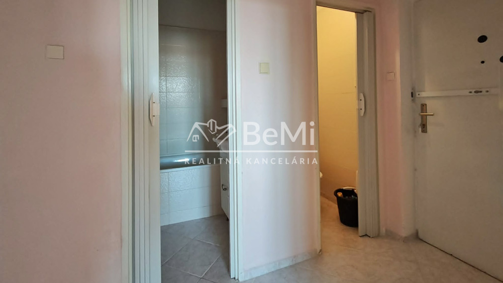 Predaj, 2 izbový byt - Levice (001-112-SIHA)