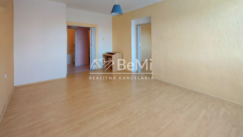 Predaj, 2 izbový byt - Levice (001-112-SIHA)