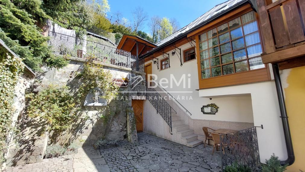 Predaj historickej budovy Námestie sv. Trojice Banská Štiavnica