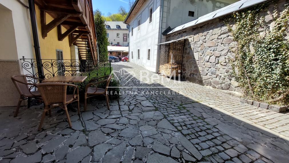 Predaj historickej budovy Námestie sv. Trojice Banská Štiavnica