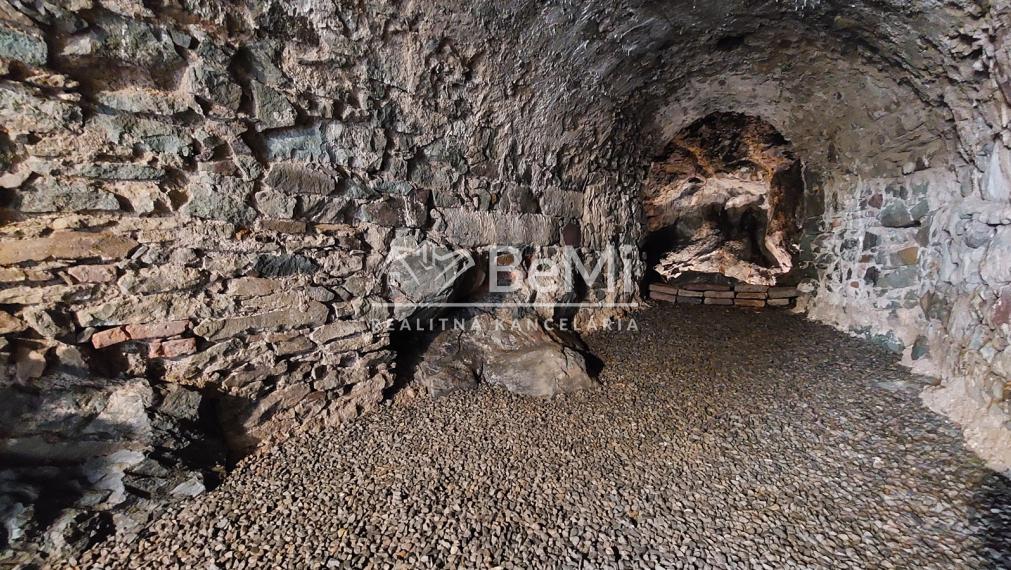 Predaj historickej budovy Námestie sv. Trojice Banská Štiavnica