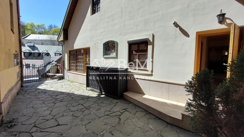 Predaj historickej budovy Námestie sv. Trojice Banská Štiavnica