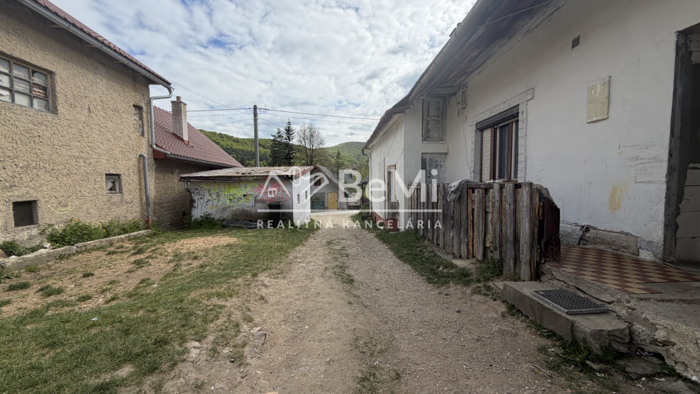 Zreknštruovaný dom obec Čierna Lehota za 69000,-Eur -PREDAJ