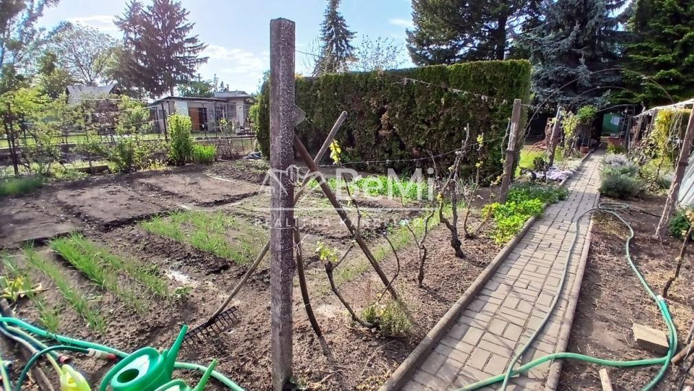 Pozemok so záhradným domčekom - Levice / Mestský majer za nadjazdom (018-14-MIMI)
