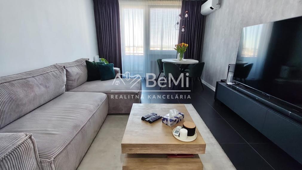 Predaj, zrekonštruovaný 3 izbový byt s 2 balkónmi - Levice  (006-113-SIHA)