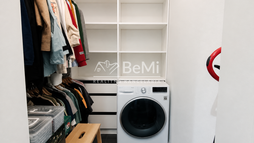 Predaj, zrekonštruovaný 3 izbový byt s 2 balkónmi - Levice  (006-113-SIHA)