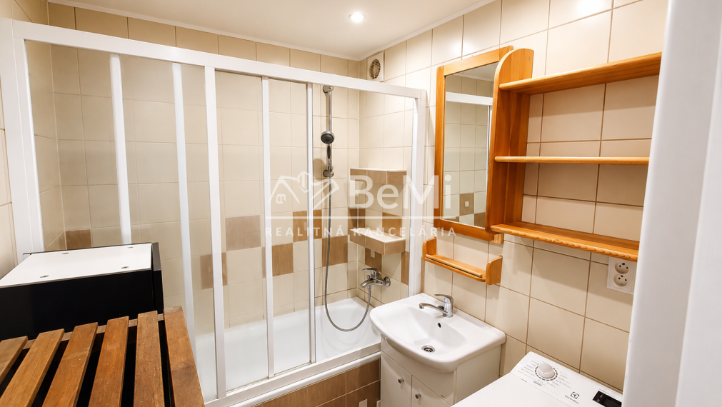 Predaj, 3 izbový byt - Levice (008-113-SIHA)