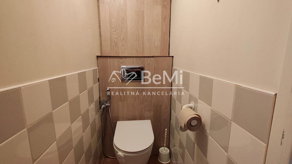 Predaj, 3 izbový byt - Levice (008-113-SIHA)