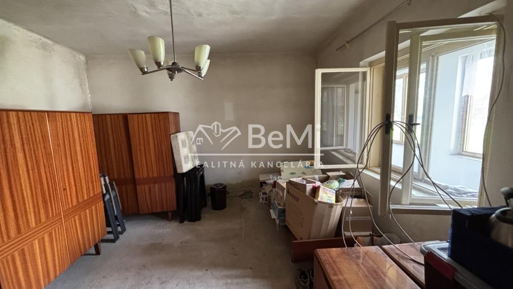 Predaj, rodinný dom s pozemkom 3053 m² - Malé Kozmálovce (010-12-SIHA)
