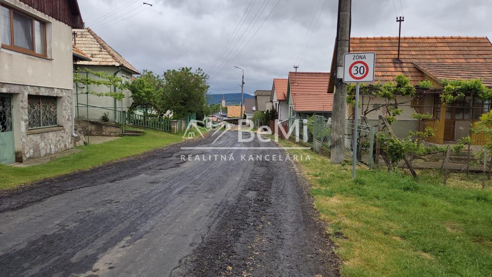 Predaj, viničný domček s vinicou a krásnym výhľadom - Podlužany (014-13-SIHA)