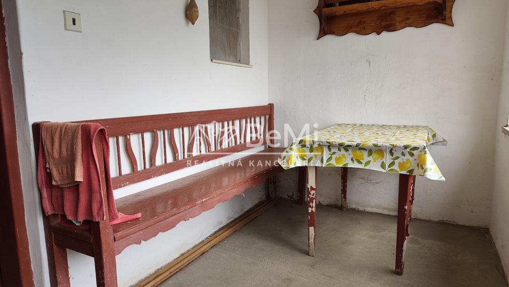 Predaj, viničný domček s vinicou a krásnym výhľadom - Podlužany (014-13-SIHA)