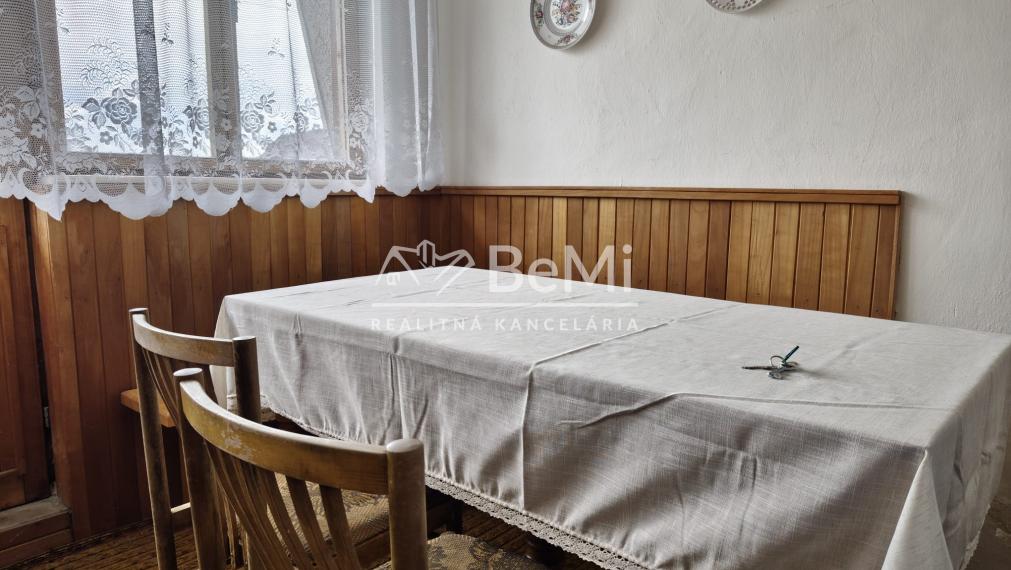 Predaj, viničný domček s vinicou a krásnym výhľadom - Podlužany (014-13-SIHA)
