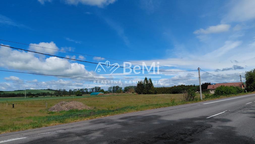 Predaj, slnečný, stavebný pozemok - Hokovce (019-14-MIMI)