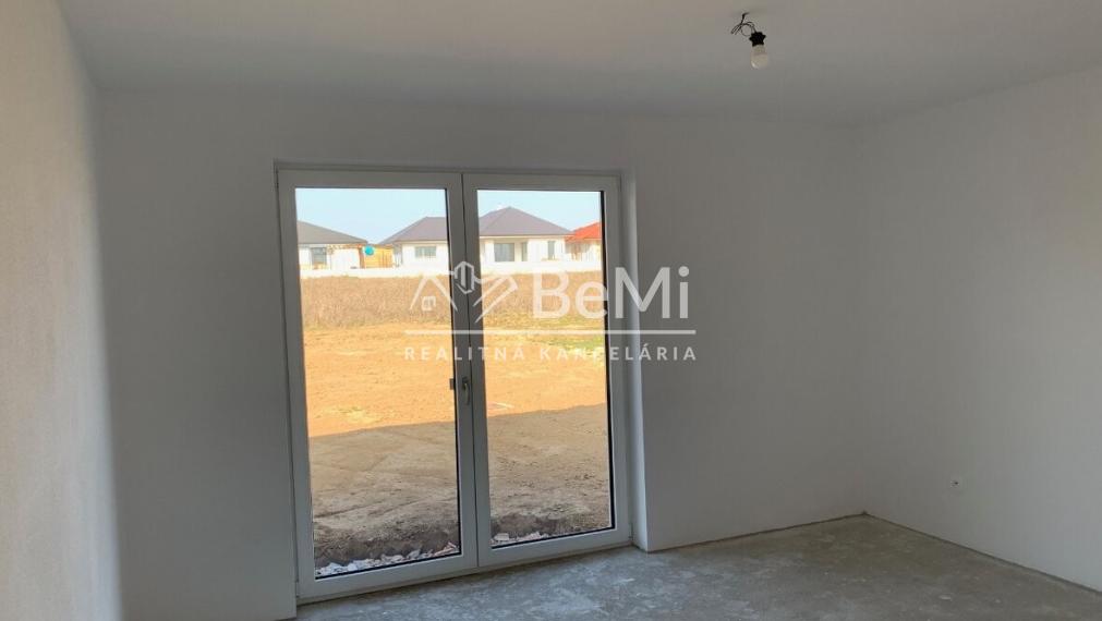 Predaj, krásna novostavba 4-izbového RD, bungalov -  Levice  (020-12-MIMI)