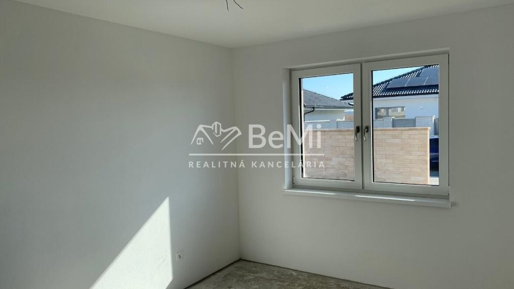 Predaj, krásna novostavba 4-izbového RD, bungalov -  Levice  (020-12-MIMI)