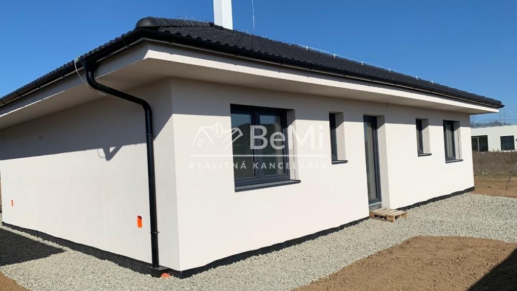 Predaj, krásna novostavba 4-izbového RD, bungalov -  Levice  (020-12-MIMI)