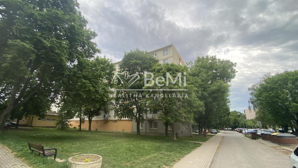 Nitra CENTRUM 3 i byt, 2 x  balkón, pivnica ID 614-113-MIG
