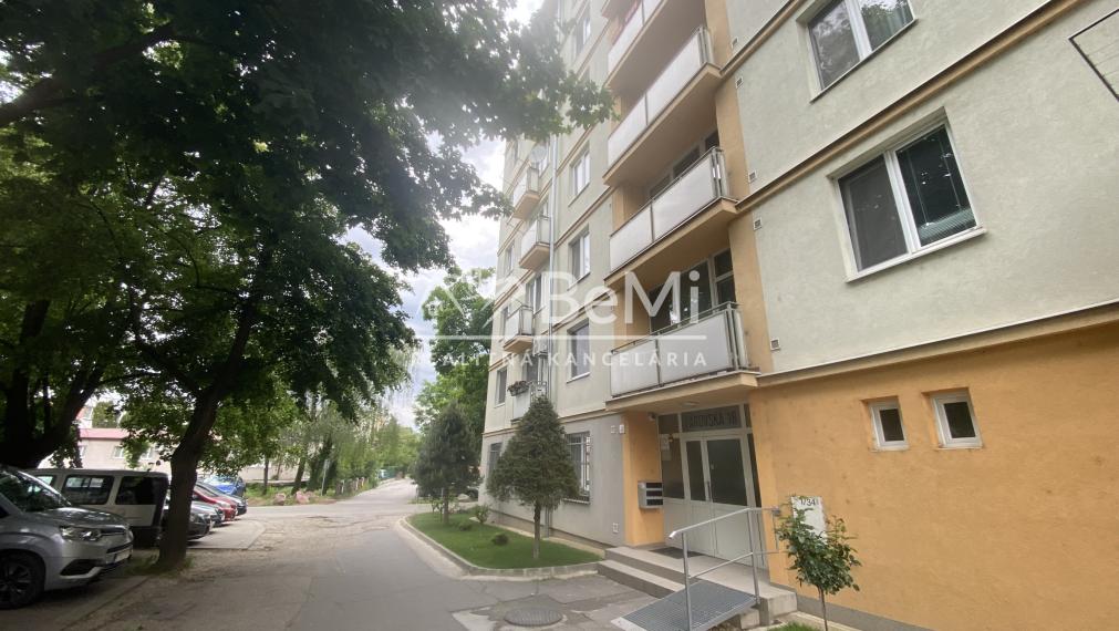 Nitra CENTRUM 3 i byt, 2 x  balkón, pivnica ID 614-113-MIG