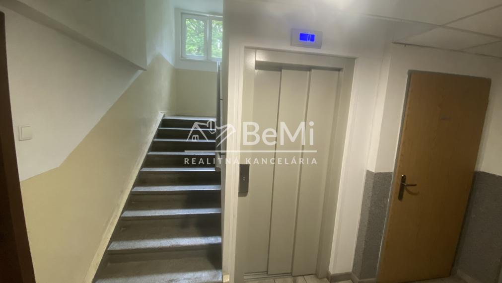 Nitra CENTRUM 3 i byt, 2 x  balkón, pivnica ID 614-113-MIG