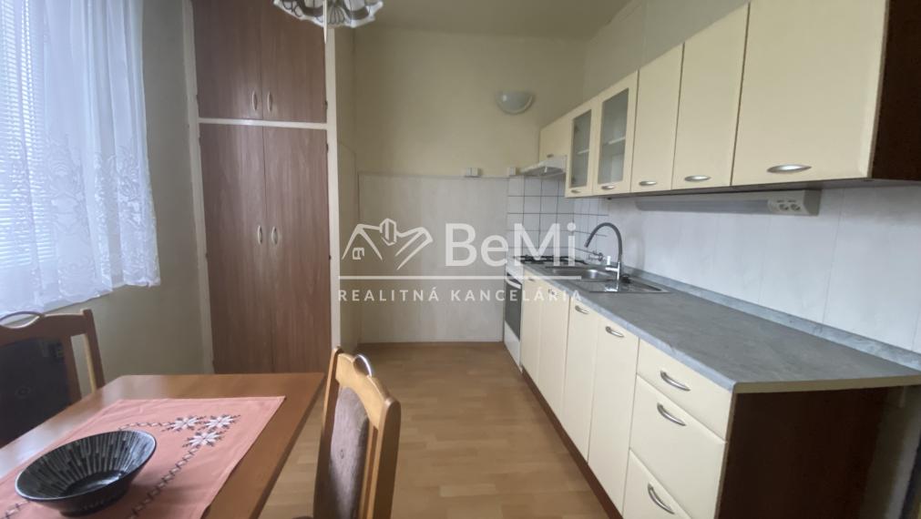 Nitra CENTRUM 3 i byt, 2 x  balkón, pivnica ID 614-113-MIG