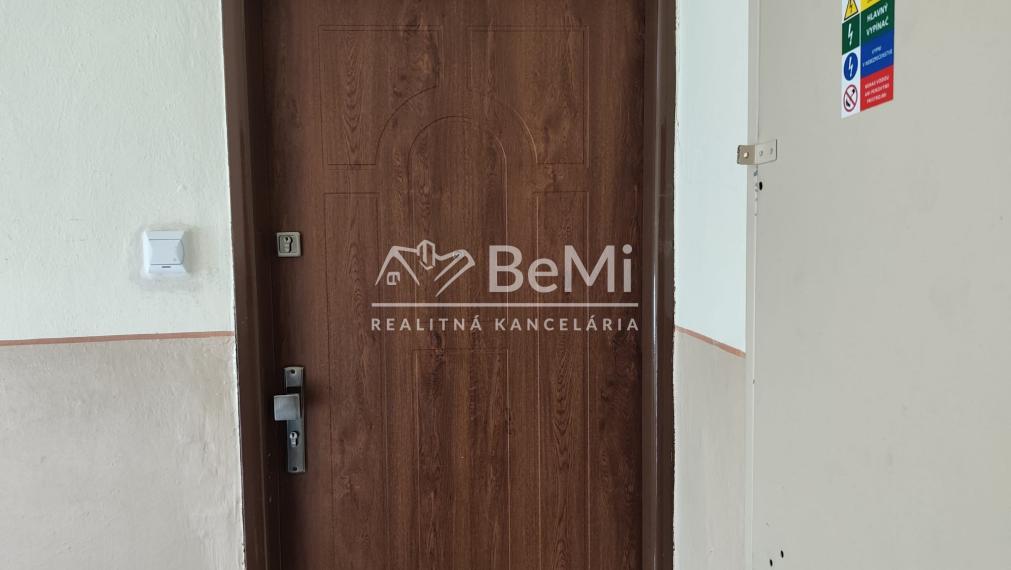 Exkluzívne predaj, 3 izbový byt - Levice (019-113-SIHA)