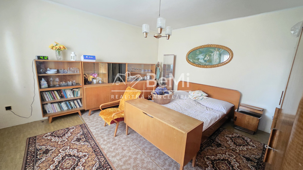 Rodinný dom s garážou na slnečnom pozemku – Zlatovce