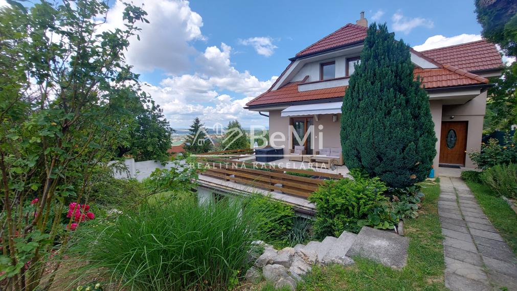 Predaj 5 izbový  rodinný dom Nitra-Zobor (249-12-JUF)
