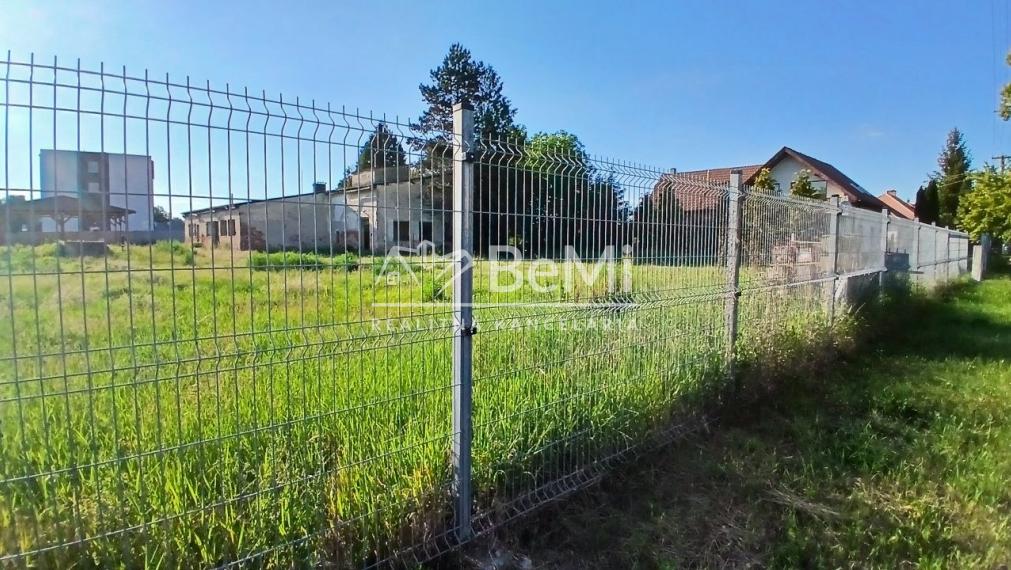 Multifunkčný areál s veľkým pozemkom - Želovce (025-18-MIMI)