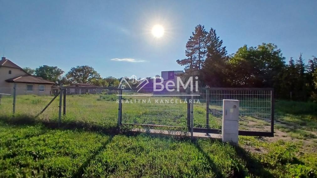 Multifunkčný areál s veľkým pozemkom - Želovce (025-18-MIMI)