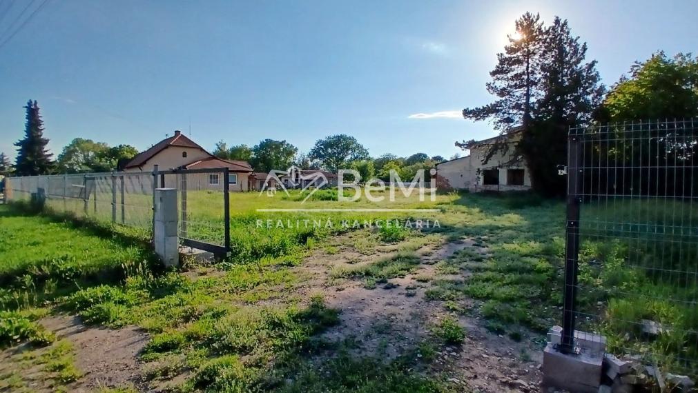 Multifunkčný areál s veľkým pozemkom - Želovce (025-18-MIMI)