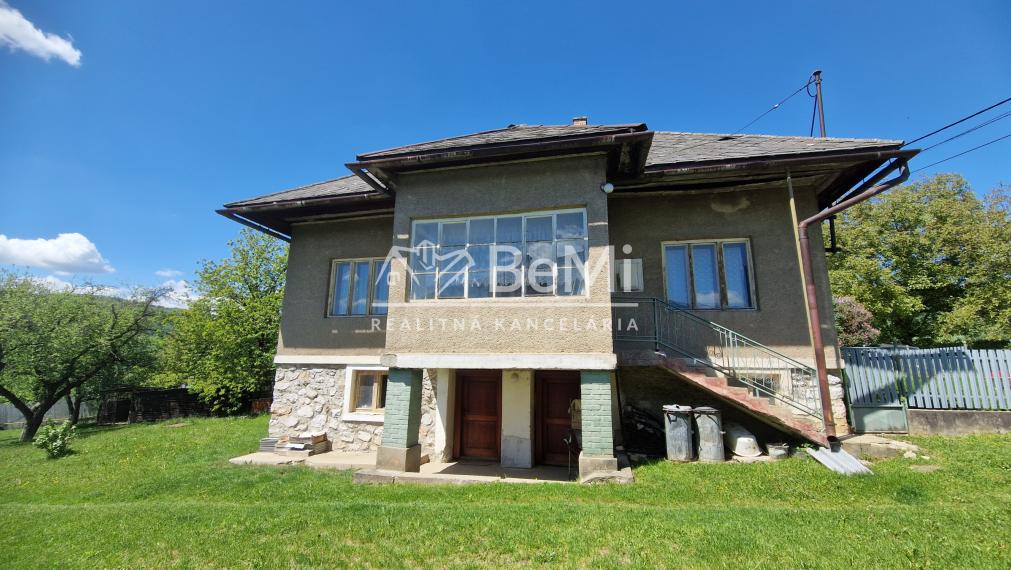 Rodinný dom v obci Vlachovo ,blízko kúpaliska-NA PREDAJ