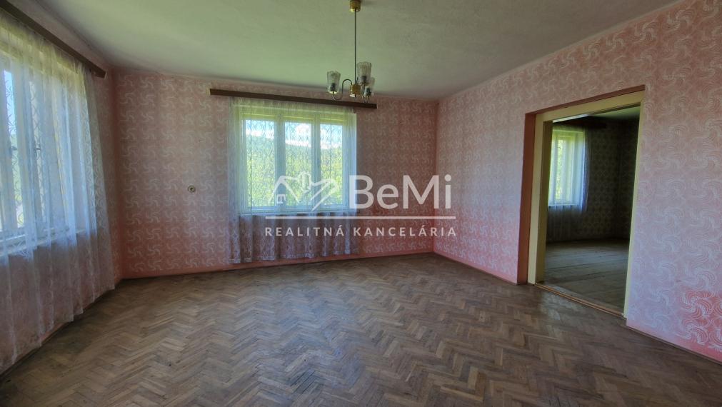 Rodinný dom v obci Vlachovo ,blízko kúpaliska-NA PREDAJ