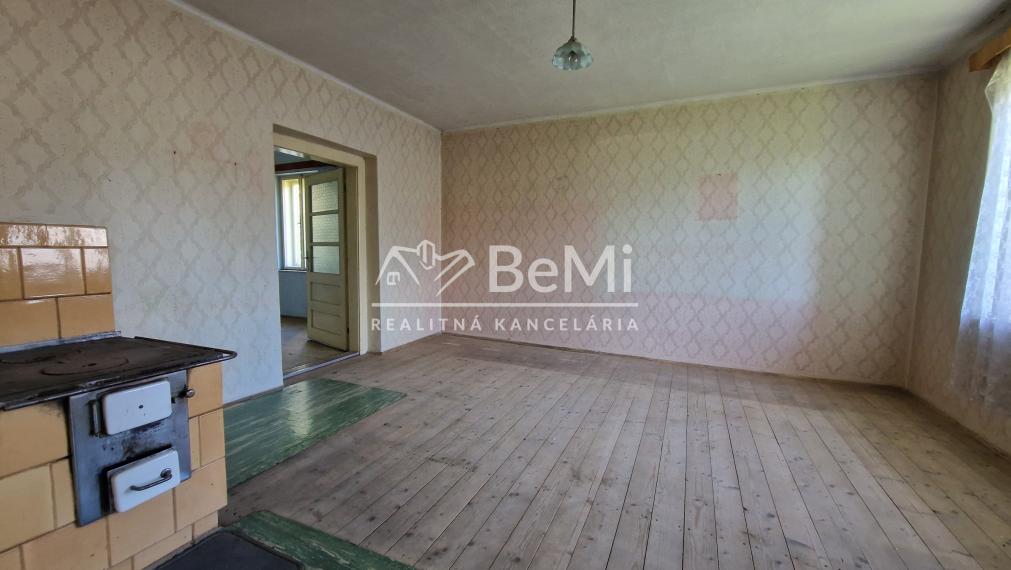Rodinný dom v obci Vlachovo ,blízko kúpaliska-NA PREDAJ