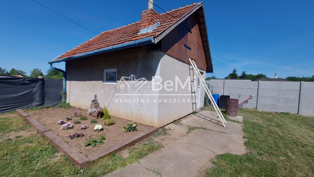 Predaj rodinný dom - Lúčnica nad Žitavou (251-12-JUF)