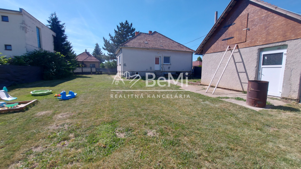 Predaj rodinný dom - Lúčnica nad Žitavou (251-12-JUF)
