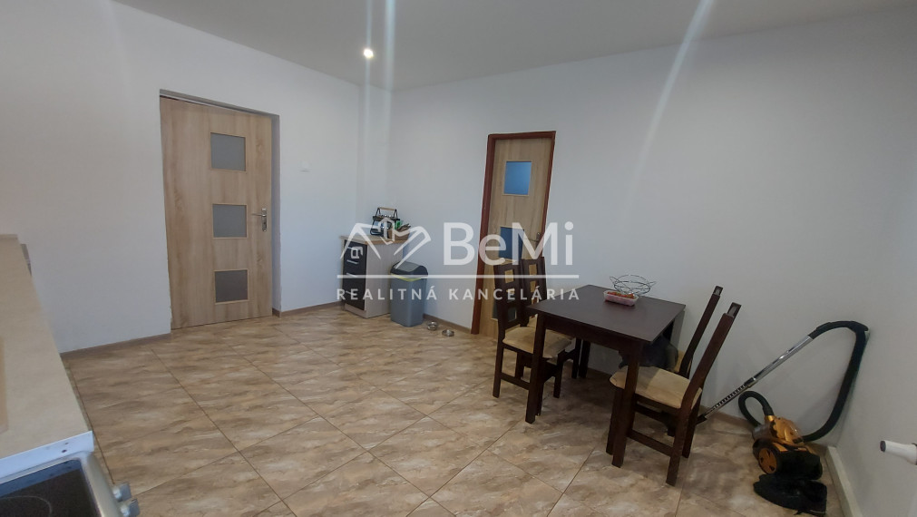 Predaj rodinný dom - Lúčnica nad Žitavou (251-12-JUF)